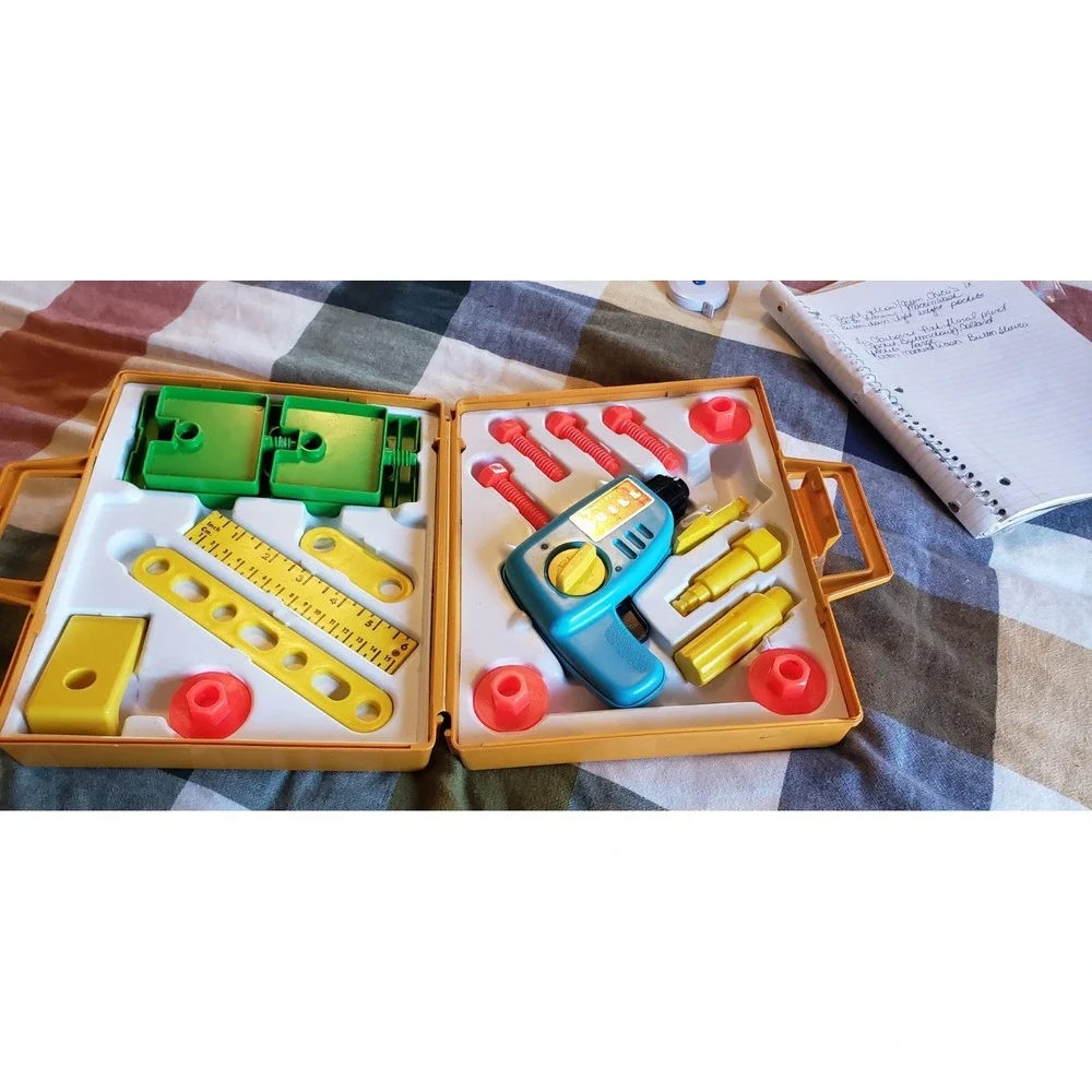 Vintage 1977 Fisher Price Tool Kit #924 Carrying Case Working Drill Pieces